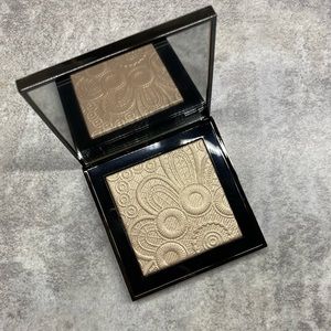 Burberry Runway 2016 Highlighter